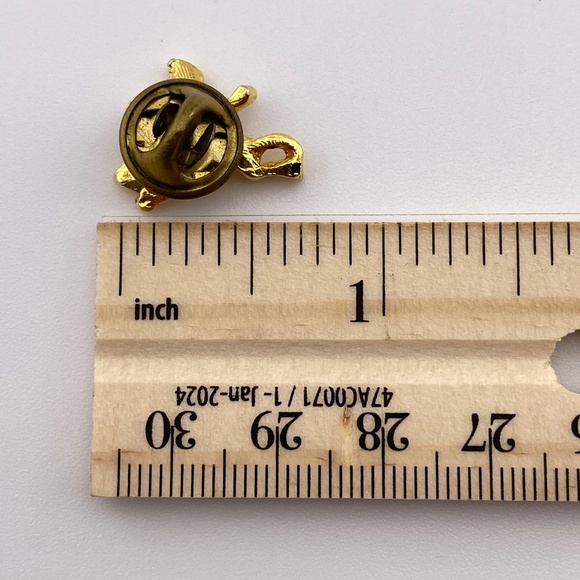 Vintage Cherub Angel Gold Tone Lapel Pin - Picture 2 of 9